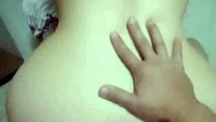 人妻バックで中出しフィニッシュ