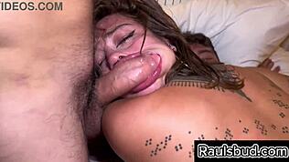 Yael, hai osato affrontare tre cazzi in un brutale gangbang DP?