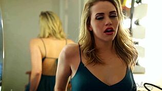 Kom i bruseren med denne ebony babe for deepthroat og revet tøj sjov, hendes våde fisse er klar