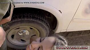 Genç hatun webcam'de soyunup ateşli mastürbasyon yapıyor, dövme büyük memeli sakso aksiyonuyla