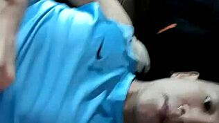 この巨大チンポの男がシーンで話題