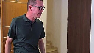 ลูกเลี้ยงแอบเย็ดฉันลับหลังสามี อ๊ะ!