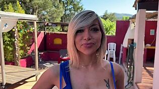 Lisa milf nympho drúži dva kurce v divokej akcii