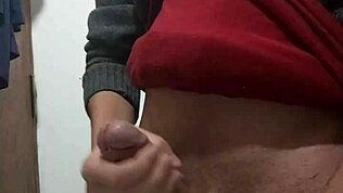 Suhi amater drka oblečen sam