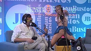 Mollysmith mindenhol spriccel a sybian gépen Juan Bustos podcastján