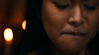 Rito sexy scatena azione lesbica selvaggia tra asiatiche bollenti