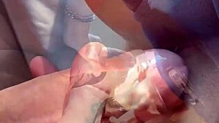 Jag knullade den unga 18+ killen hårt med min vän som har en monsterkuk, djuphalning och komma i munnen under brasiliansk orgie