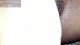 Velipuoli ja sisarpuoli naidaan pimeässä taskulampulla