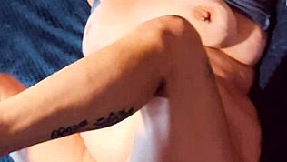 拖车公园 milf 狂野骑乘 BBC 😜