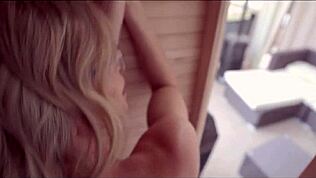 Sauna tuli villiksi kaverin kuuman äidin Cory Chasen kanssa! 🔥