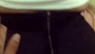 Přítelkyně mé ženy mě svádí při učení