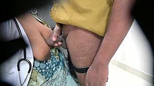 의사 선생님이 내 작은 18+ 자지에 놀라서 미쳤어