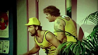 Body Girls 1983 offre un plan à trois MMF rétro brut avec éjacs faciales