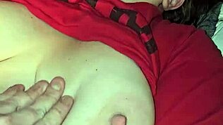 Au, ta milfka močno konča z joškami ki skačejo in ogromnim orgazmom