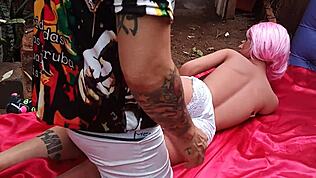 Дразнящая анальная игра с сексуальной настоящей куклой-игрушкой