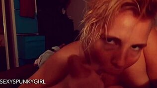 Η χαριτωμένη κοπέλα φαίνεται αθώα αλλά ρουφάει τεράστιο πούτσο σαν επαγγελματίας