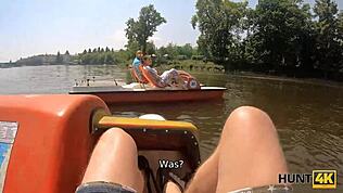 Kurvige chick met sappige tieten neukt vreemde voor geld