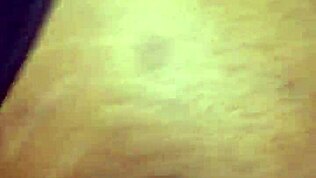 Milf ρουφάει τεράστιο πούτσο και τον παίρνει βαθιά