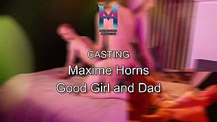 Κάνω bi φαντασιώσεις με pegging και γλείψιμο κώλου