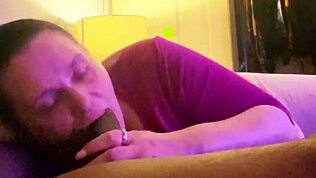 Nur so nehme ich den schwarzen Schwanz tief in den Mund! 😜