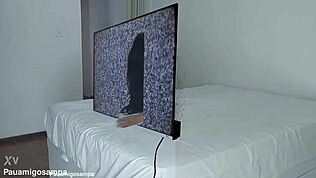 Halloween Samara dukker opp hjemme og tar to svarte kukker