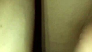 Bokep Indo: Istri Nakal Godain Teman Suami Saat Suami Kerja