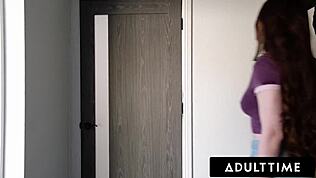 Adult Time - Liz Jordan сяда на лицето на Hazel Moore