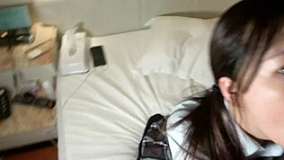 Kaveri, tää japanilainen kaunotar, 18 vuotta, antaa suihinottoa uniformussa, sensuroimaton ajeltu, niin kuuma!