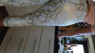 Η Milfycalla μαμά σπιτιού κρυφάκου για preview μοιχείας με κυρτό κώλο