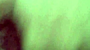 Hej, nechceš vidět mou brazilskou kundičku zblízka? Tvrdě se dotýkám!