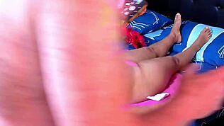 아가라바스와 올프르의 핫 섹스 바디페인팅 프리뷰, 면도한 보지 클로즈업과 자위 지시