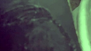 Kolla Ezsosa flasha kurvig kropp i sovrumsuppdateringen