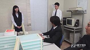 ねえ、ストレス解消に新入社員の渡辺ユイをフェラしてるよ