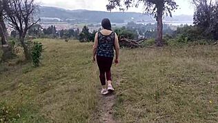 मुझे अपने सौतेले बेटे को जंगल में छेड़ते देखना है? मैंने उसे अपनी बड़ी कर्व्स छूने दिए!