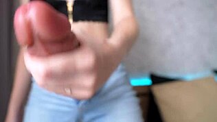 Futa pola sestra sa ogromnim kurcem spremna da te dominira?