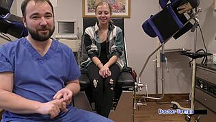 Ehi, sbircia il primo esame ginecologico di Ava Sirens con il Dr. Tampa! Così selvaggio! 😜