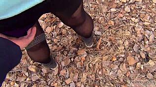 Vil du se het gift kone i strømpebukser knullet ute for 40 med cum?