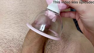 גירדתי לו ביצים עם מברשת שואב אבק עד שזרע זרם 😈