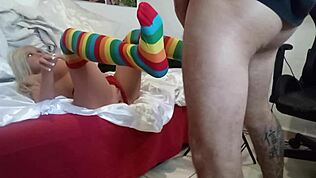 Querendo cada centímetro desse brinquedo loirinha no meu cu.