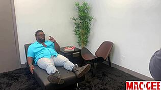 خلف الكواليس لجلسة علاج جنسي ماكس الحلقة 2 مع زب عملاق ورذاذ