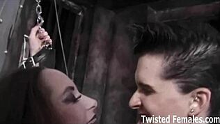 Laten we klein rondje maken door vriend's seks dungeon, oeps!