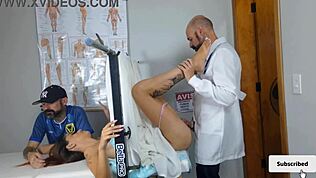 Ginekolog izda kuckolda z jebanjem njegove žene v bolnici brez da ve