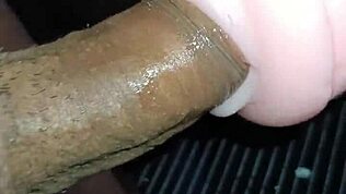 Kissy ger blowjob och blir fylld med sperma under en snabbfitt.