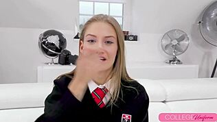 티파니 테이텀의 타이트한 학교 여자 보지가 섹시한 오디션에서 세게 박혀