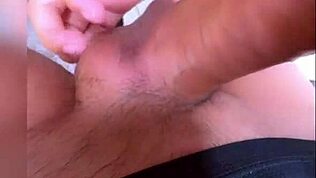 दिखती है पूरी इन्नोसेंट लेकिन बेड पर डिक चूसती है!