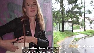 نكت فتاة بلوند سلوفاكية حلوة في الشارع مقابل نقود.