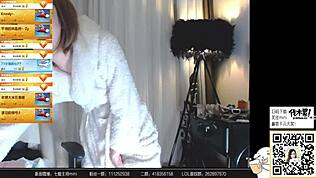 Deci, această fată chineză 郭mini doar vorbea pe webcam. Vibrația ei asiatică i-a prins pe toți.