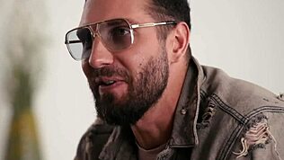 Natuurlijke schoonheid Addison Vodka komt in de zone terwijl ze Quinton James neukt