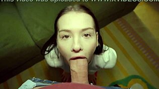 Public Agent castet Weihnachtshelferin Matty Mila Perez für riskanten Outdoor-Blowjob POV