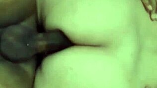 Amatérka se tváří bottom ale stříká po minutě análního